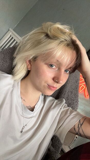 Full leaked Emzeeni private onlyfans photo