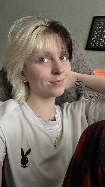 Full leaked Emzeeni private onlyfans photo
