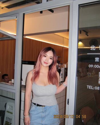 Full leaked Holly shu page private onlyfans photo