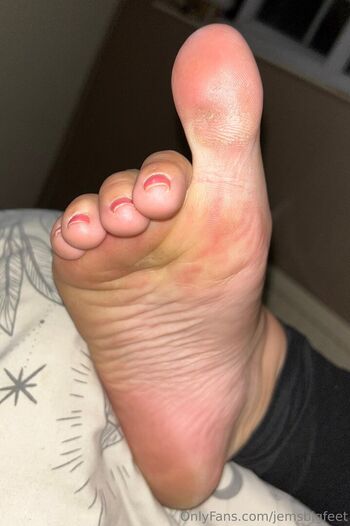Full leaked Jemsbigfeet private onlyfans photo