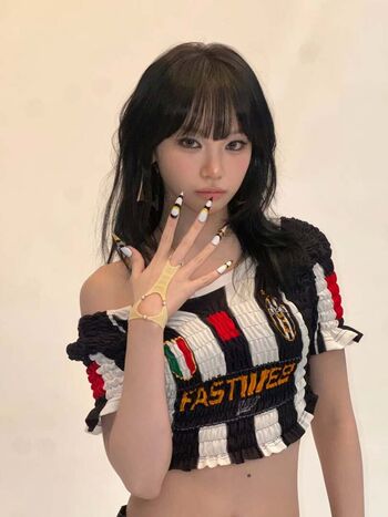 Full leaked Kim chaewon private onlyfans photo