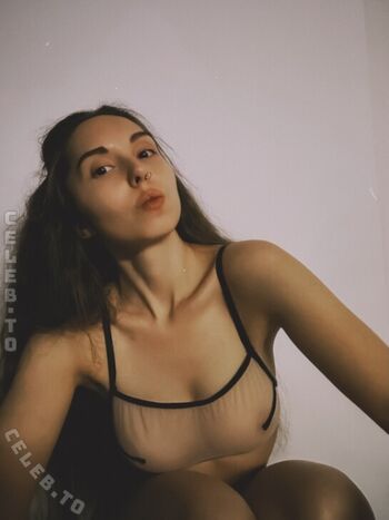 Full leaked Leratlerat page private onlyfans photo