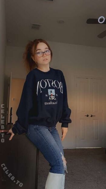 Full leaked Lyssaurora private onlyfans photo
