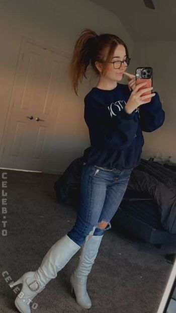 Full leaked Lyssaurora private onlyfans photo