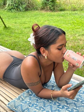 Full leaked Mia z private onlyfans photo