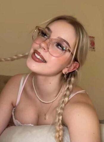 Full leaked Mialiliaa private onlyfans photo