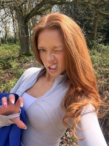 Full leaked Phoebeisginger private onlyfans photo