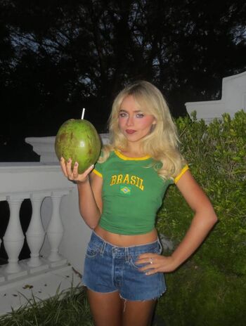 Full leaked Sabrina carpenter page private onlyfans photo