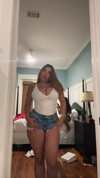 Full leaked Anny vans/ private onlyfans photo