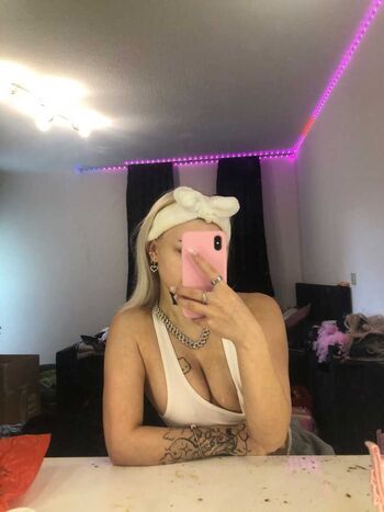 Full leaked Sophioosh private onlyfans photo
