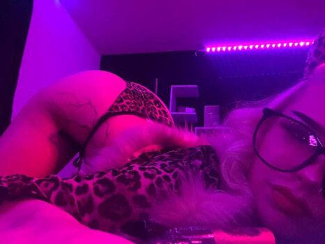 Full leaked Sophioosh private onlyfans photo